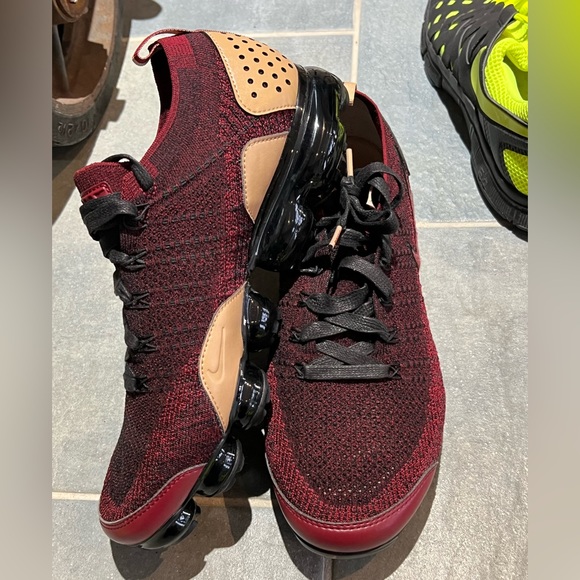 Brand new with out box, nike airmax maroon - Picture 3 of 3